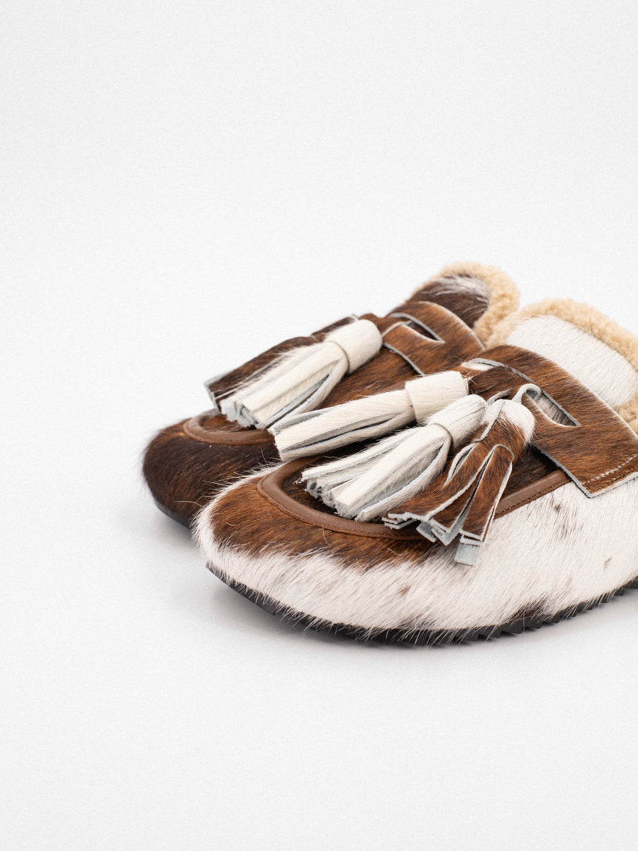 ARIANA COWHAIR TASSELED MULE SLIPPER – Toral