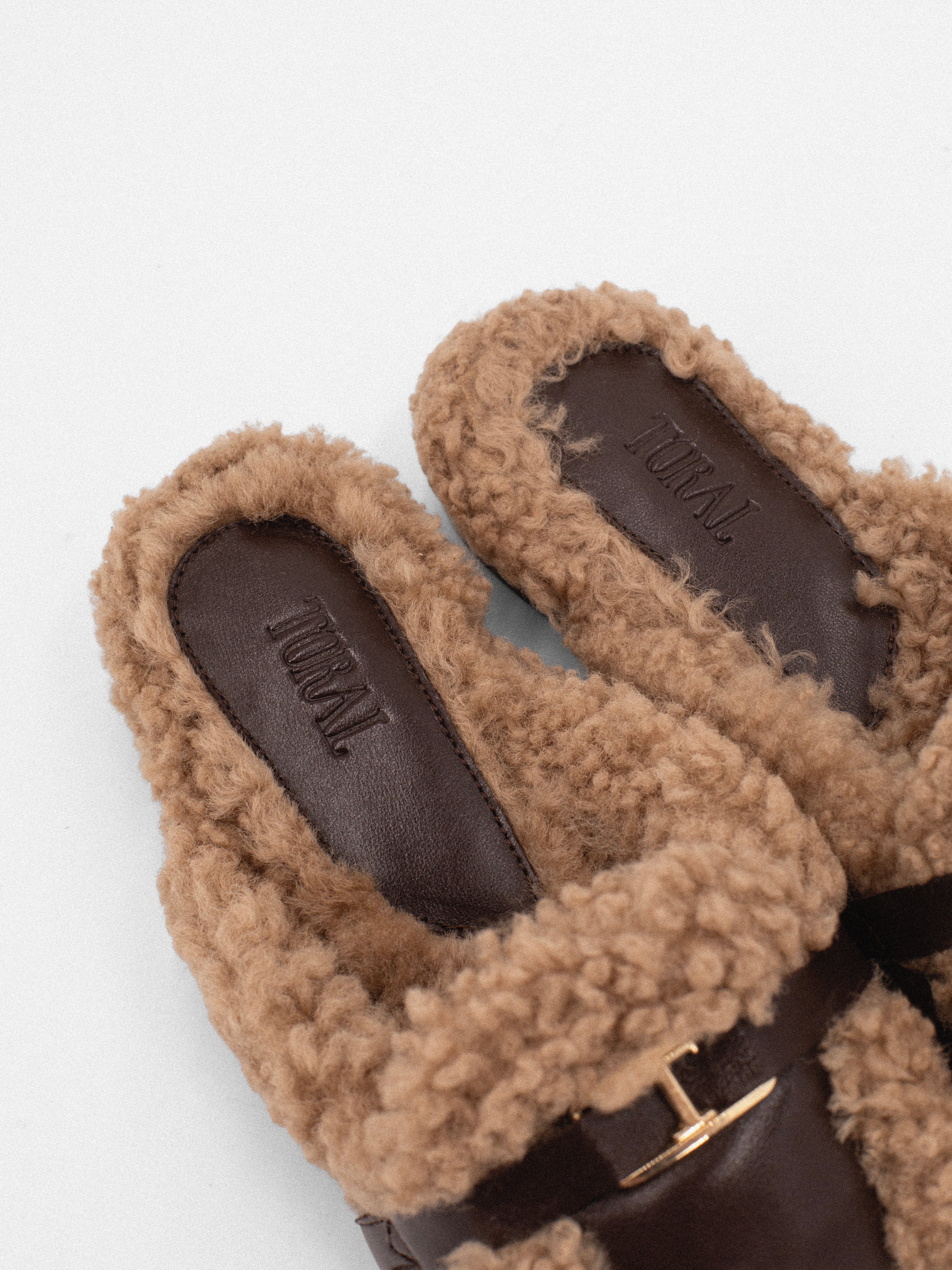 DAPHNE CHOCOLATE SHEARLING MULE – Toral
