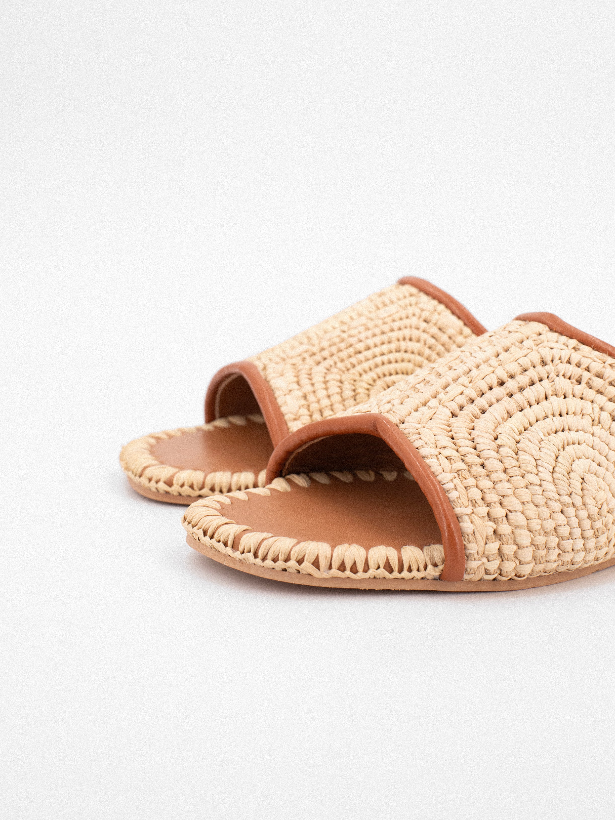 BETTY NATURAL RAFFIA SLIDE