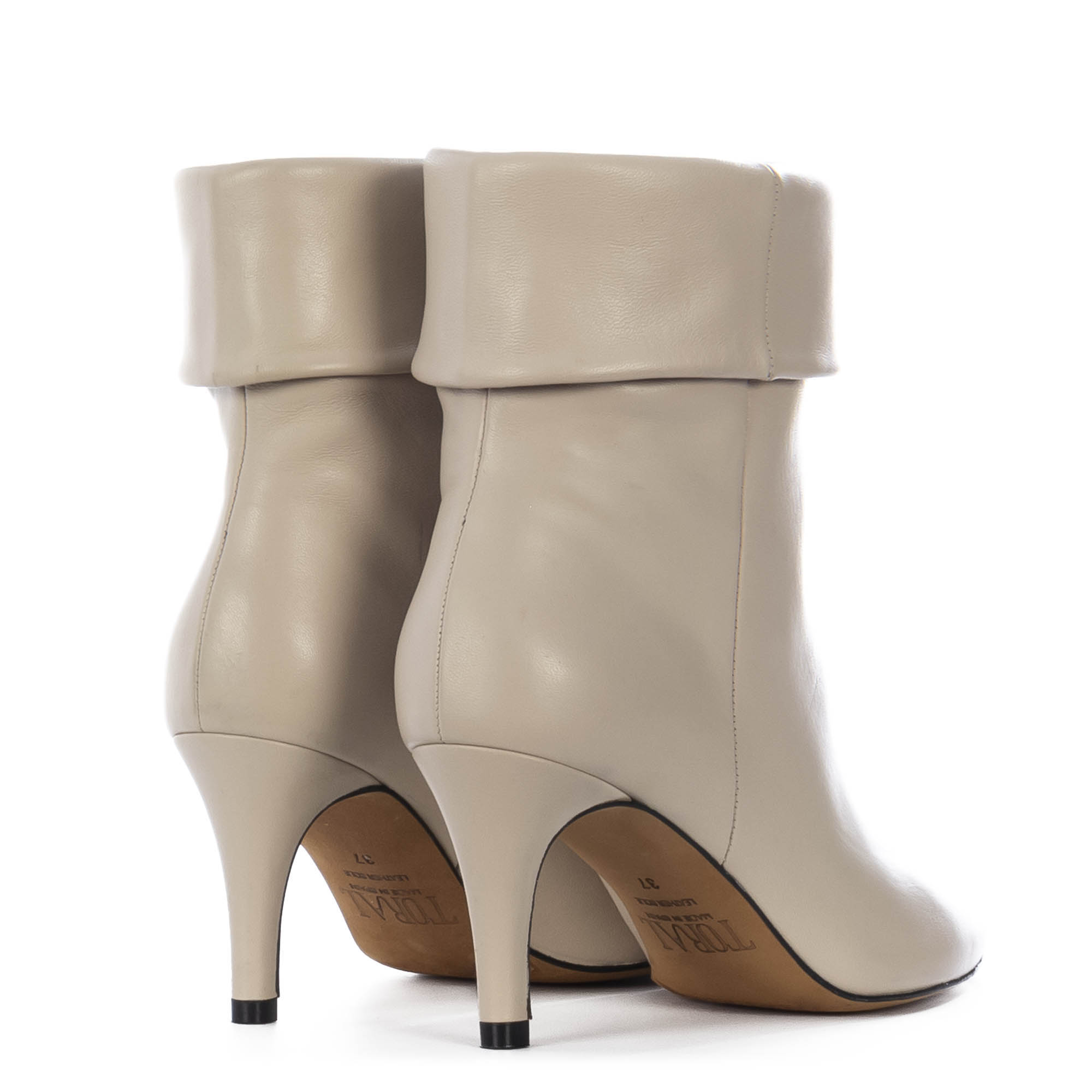 CREAM-COLORED ANKLE BOOTS
